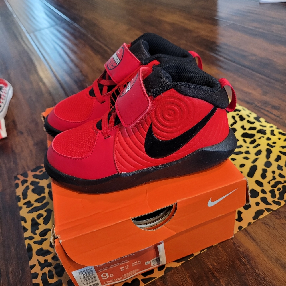 Size 9 nike